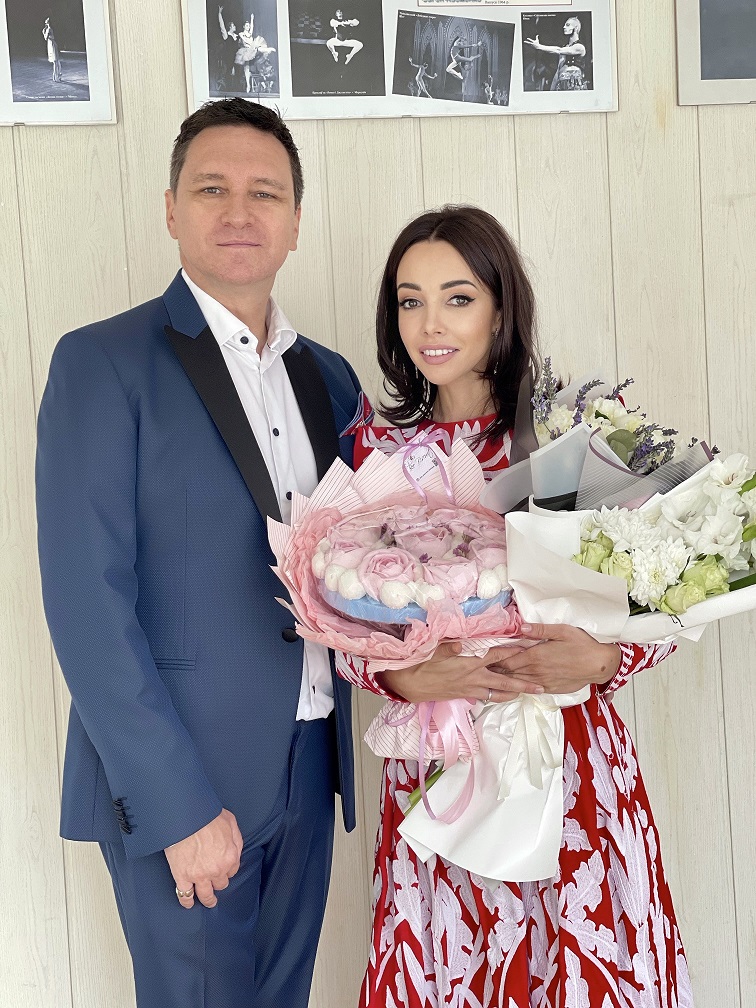 Кухар в любимом платье-вышиванке за 2 120 долларов ввела новую традицию в День знаний